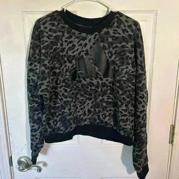 Adidas Women All Over Cheetah Print Pullover Crew. Size Large. Black. - Picture 2 of 11